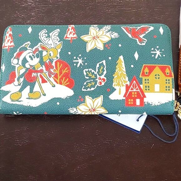 DISNEY DOONEY & BOURKE Christmas Holiday Wristlet Wallet Mickey Minnie NWT - Picture 4 of 7